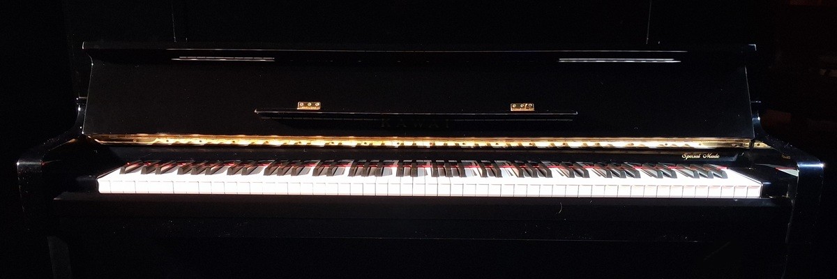 upright piano keyboard
