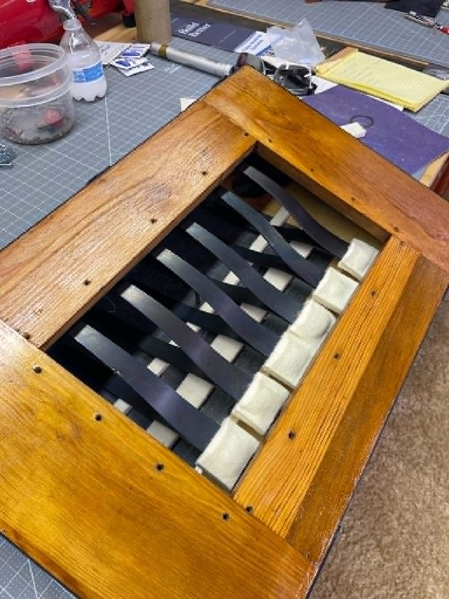 Reservoir internal springs